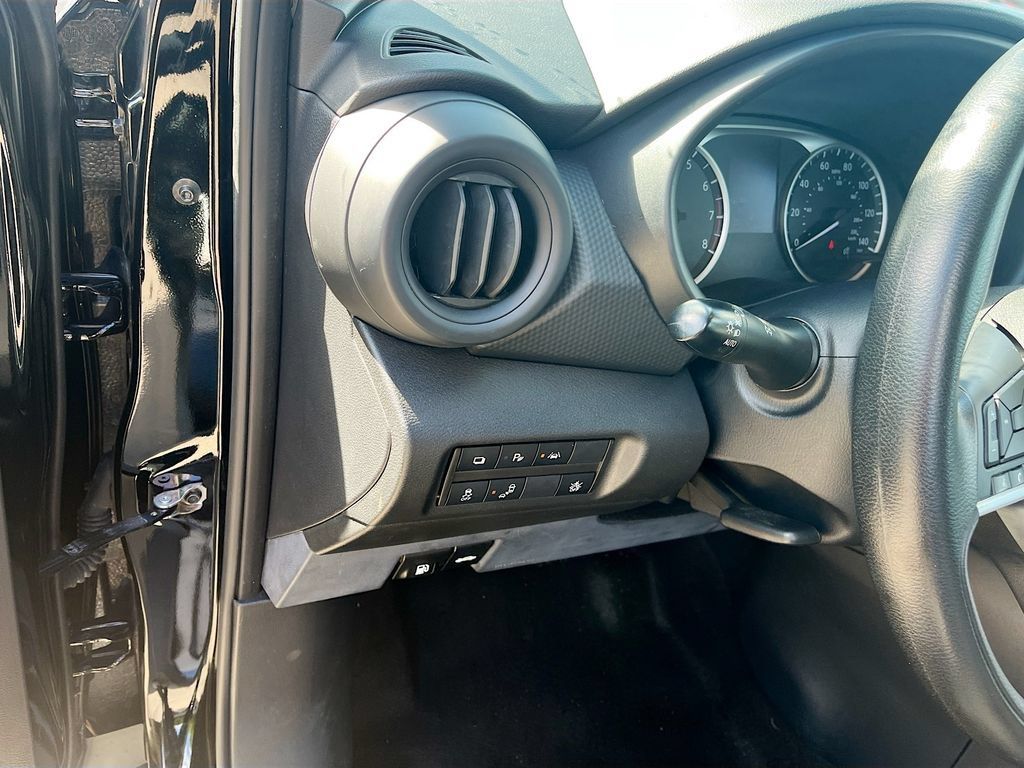 Used 2022 Nissan Kicks S FWD image 10
