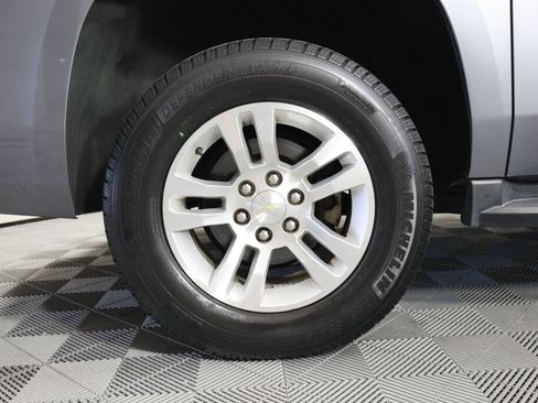 Used 2018 Chevrolet Suburban LT w/ Luxury Package RWD image 7