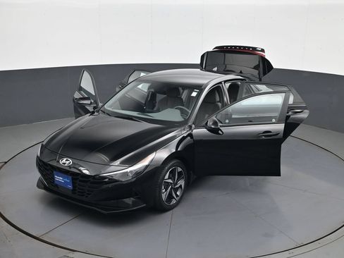 Certified 2023 Hyundai Elantra SEL w/ Convenience Package FWD image 30