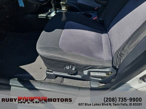 Used 2003 Mitsubishi Outlander XLS image 12