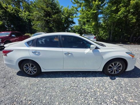 Used 2014 Nissan Altima 2.5 S w/ Sport Value Package FWD image 4