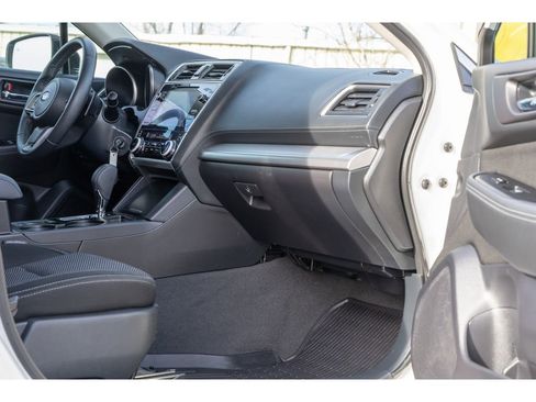 Used 2019 Subaru Outback 2.5i Premium image 10