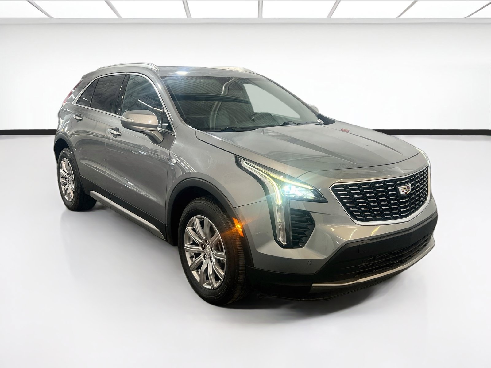 Used 2023 Cadillac XT4 Premium Luxury FWD image 3