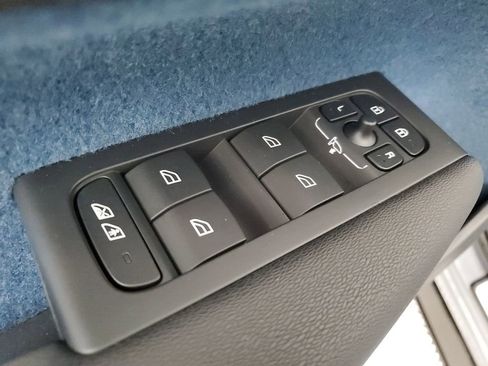 Certified 2023 Volvo C40 P8 Recharge Ultimate image 22