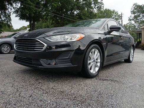 Used 2020 Ford Fusion SE FWD image 4
