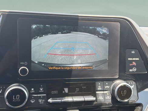 Certified 2024 Toyota Highlander XLE FWD image 12