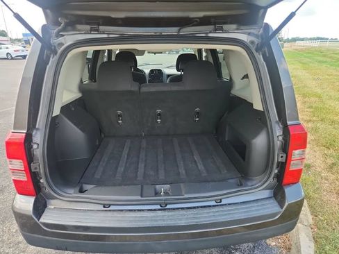 Used 2014 Jeep Patriot Latitude FWD image 5