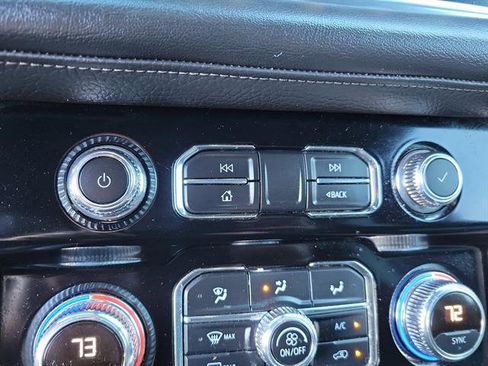 Used 2021 GMC Yukon XL Denali w/ Denali Premium Package image 18