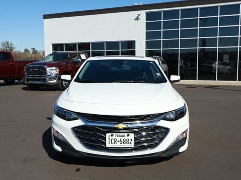 Used 2023 Chevrolet Malibu LT image 2