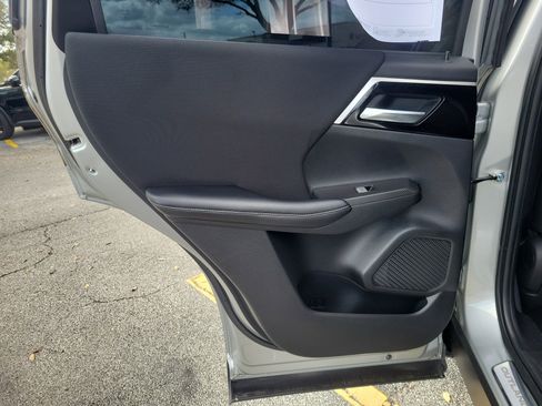 Used 2022 Mitsubishi Outlander ES image 9