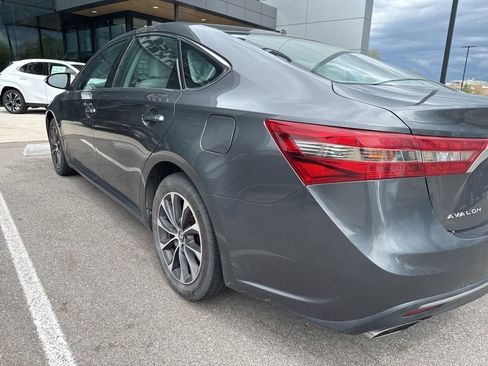 Used 2017 Toyota Avalon XLE w/ Carpet Mat Package image 6