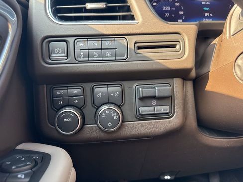 Used 2023 Chevrolet Suburban Z71 w/ Luxury Package AWD/4WD image 27