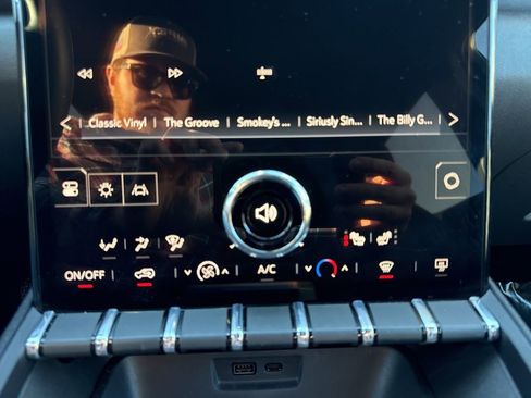 Used 2025 GMC Terrain Elevation image 18