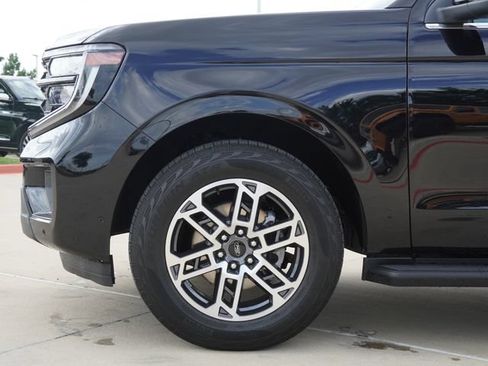 Used 2025 Ford Expedition Active AWD/4WD image 5