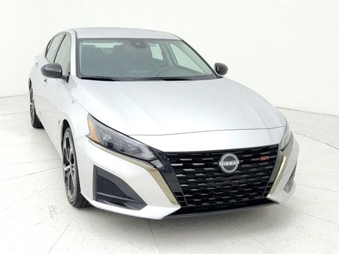 Used 2024 Nissan Altima 2.5 SR image 9