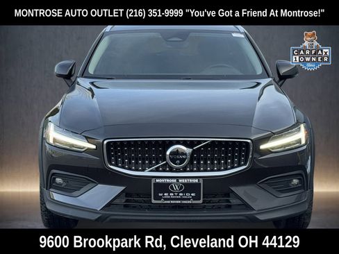 Certified 2025 Volvo V60 B5 Cross Country Plus image 9