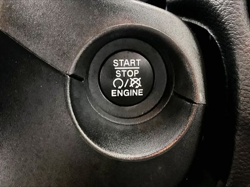 Used 2021 Jeep Compass Latitude FWD image 30