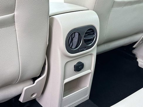 Used 2016 Volkswagen Tiguan SE image 29