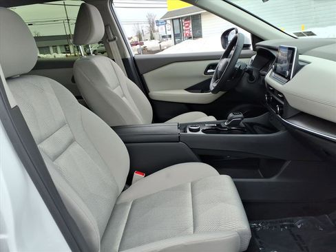 Certified 2025 Nissan Rogue SV image 12