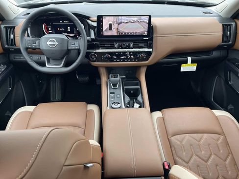 New 2026 Nissan Pathfinder Platinum w/ Lighting Package AWD/4WD image 16
