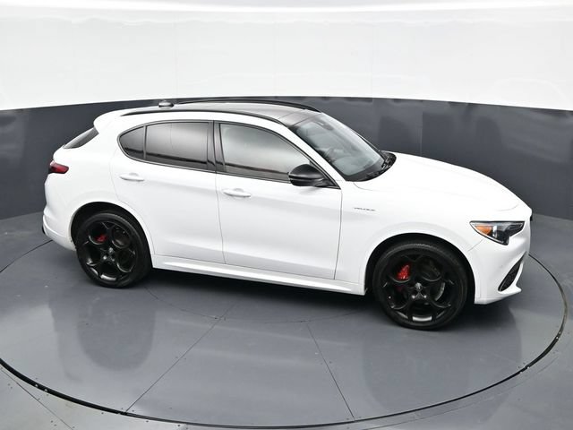 Used 2022 Alfa Romeo Stelvio Veloce AWD/4WD image 39