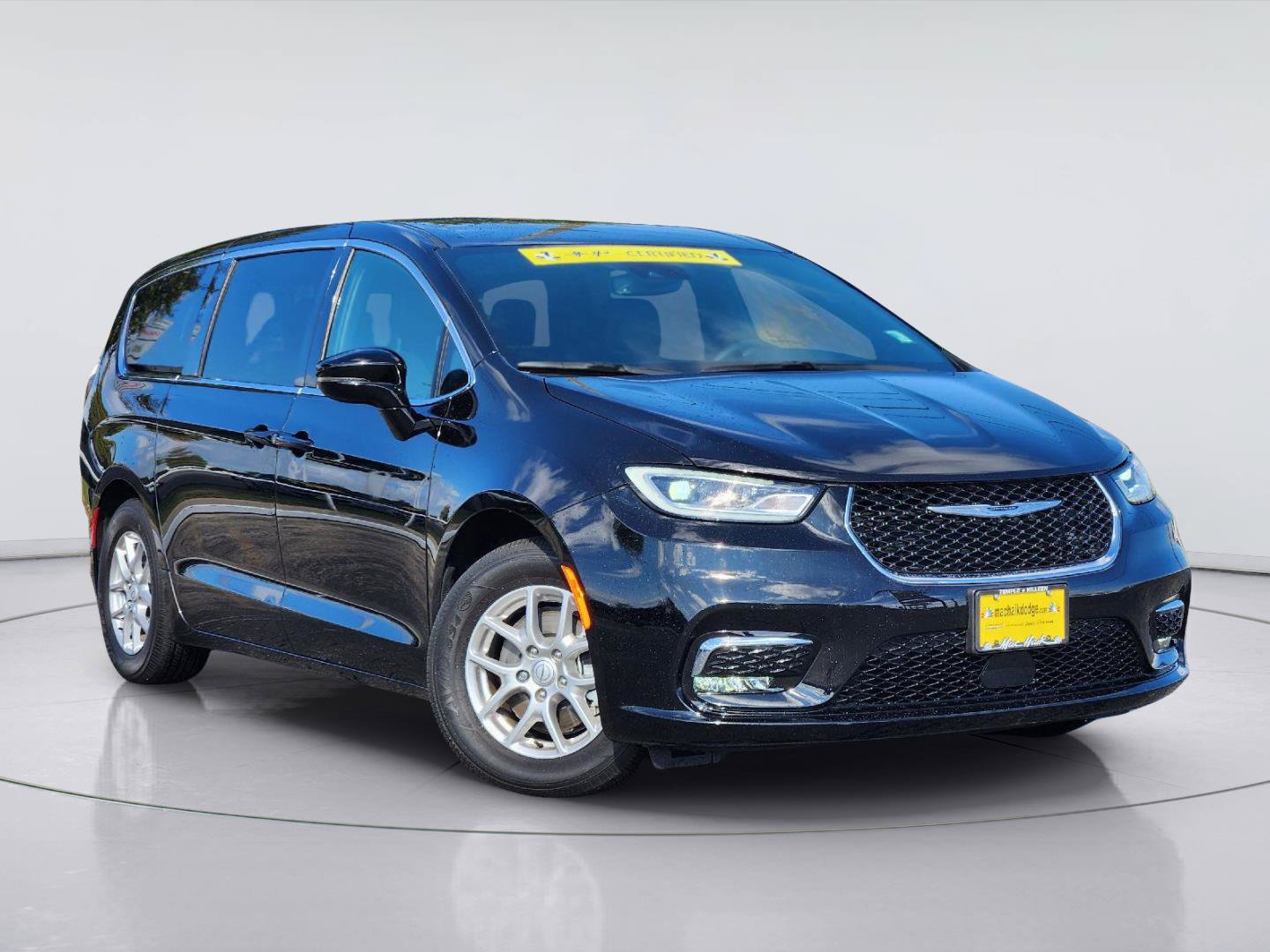 Used 2025 Chrysler Pacifica Select FWD image 1