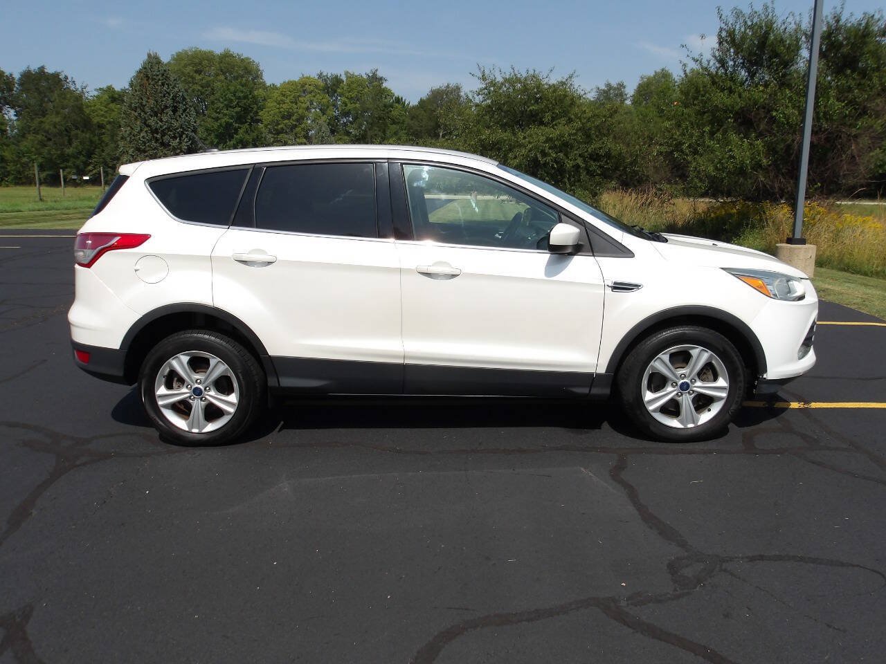 Used 2015 Ford Escape SE FWD image 2