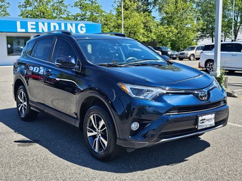Used 2018 Toyota RAV4 XLE AWD/4WD image 7