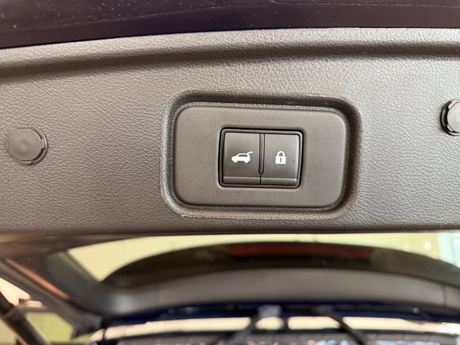 Used 2025 Nissan Pathfinder SV FWD image 22