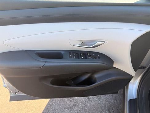 Used 2025 Hyundai Tucson SEL FWD image 3