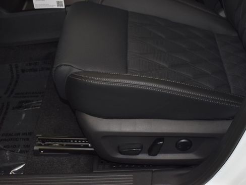 New 2026 Nissan Rogue Platinum w/ Platinum Premium Package AWD/4WD image 17