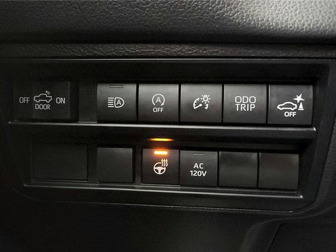 Used 2024 Toyota Tundra Limited AWD/4WD image 30