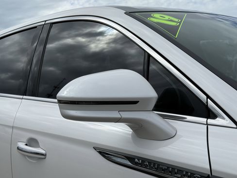 Used 2019 Lincoln Nautilus Reserve w/ Cargo Utility Package image 10