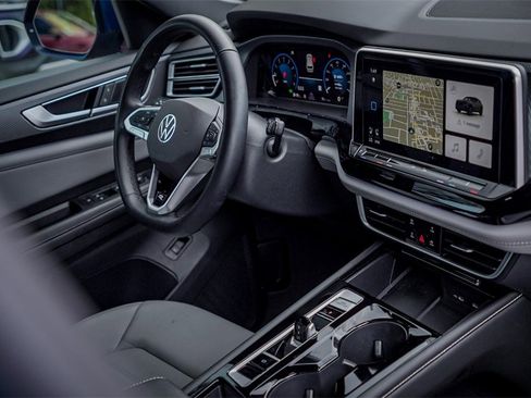 New 2024 Volkswagen Atlas Cross Sport SEL R-Line image 31