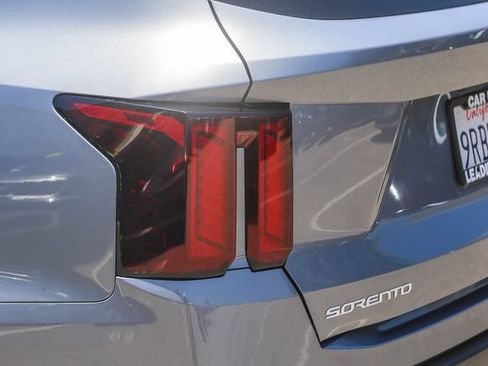 Certified 2025 Kia Sorento LX FWD image 11