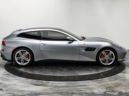 Used 2018 Ferrari GTC4Lusso AWD/4WD image 24