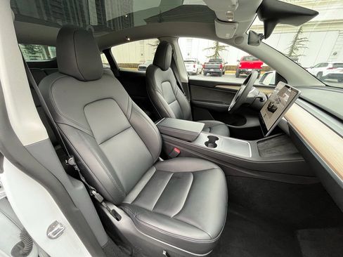 Used 2023 Tesla Model Y Long Range image 24