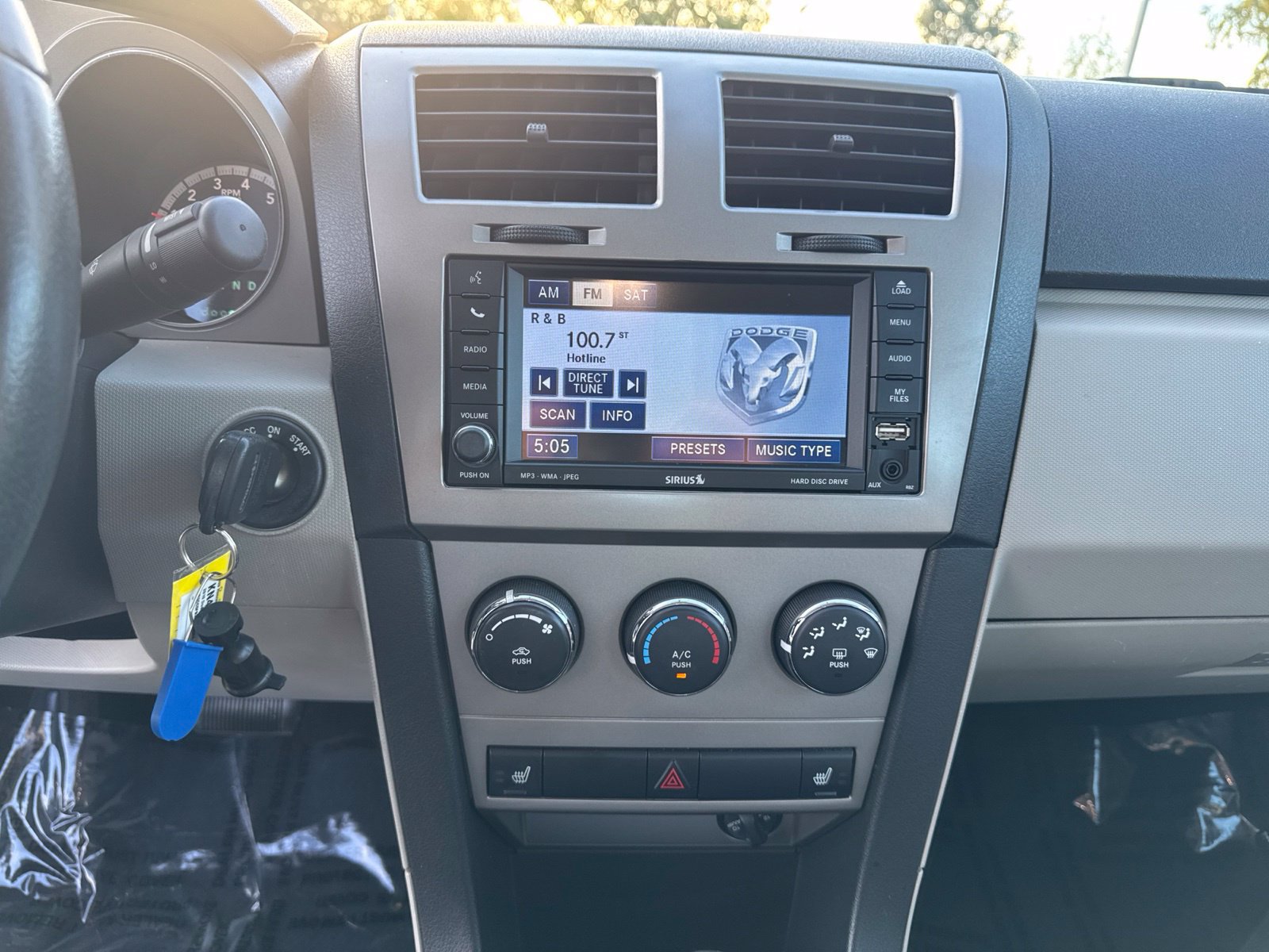 Used 2010 Dodge Avenger R/T FWD image 22