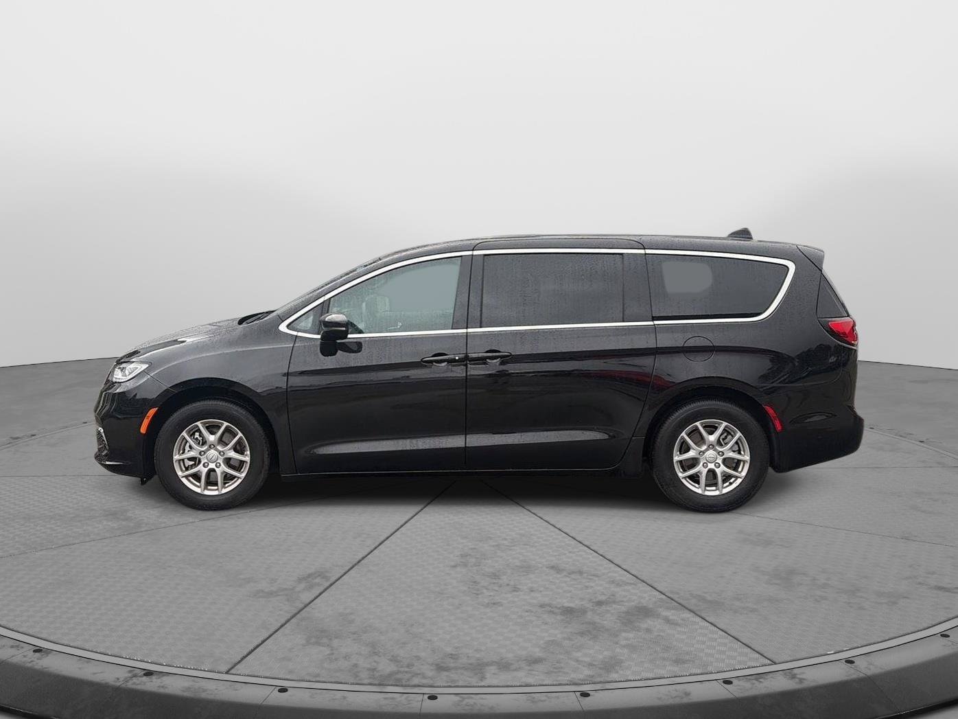Used 2026 Chrysler Pacifica Select FWD image 4