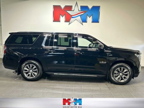 Used 2022 Chevrolet Suburban LT w/ Luxury Package AWD/4WD image 1
