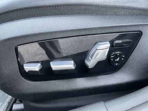 Used 2018 BMW M550i xDrive image 32