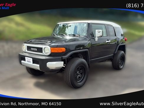 Used 2008 Toyota FJ Cruiser 2WD w/ Convenience Pkg image 2