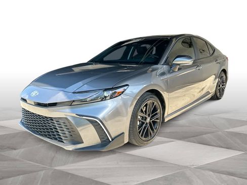 Used 2025 Toyota Camry SE w/ Convenience Package FWD image 1