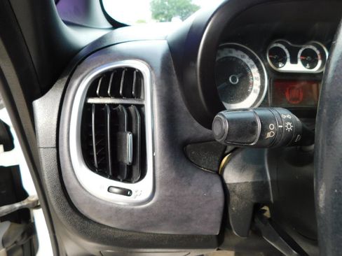 Used 2014 FIAT 500L Lounge image 23