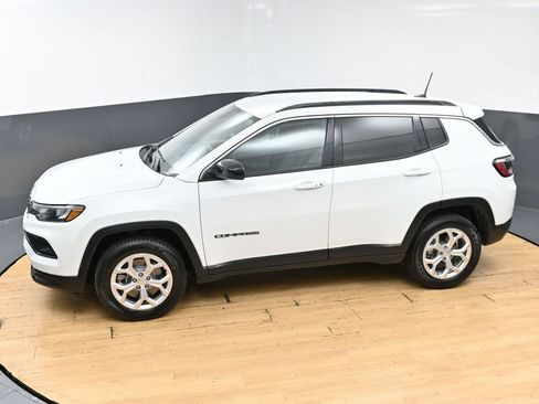 Used 2024 Jeep Compass Latitude AWD/4WD image 47
