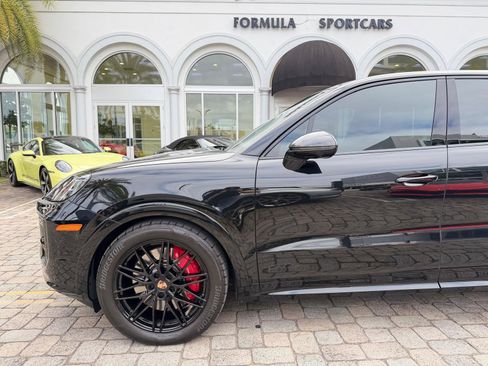 Used 2025 Porsche Cayenne GTS image 20