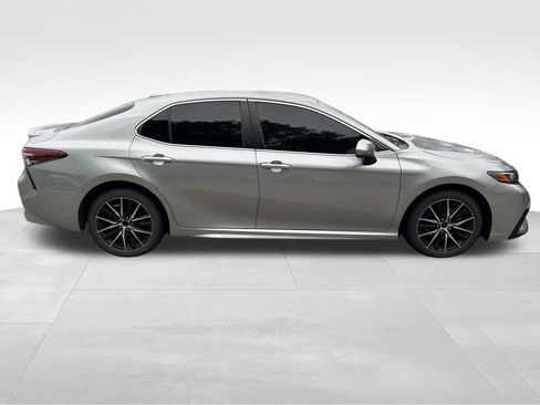 Used 2021 Toyota Camry SE FWD image 4
