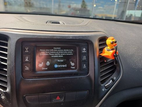 Used 2014 Jeep Cherokee Latitude w/ Cold Weather Group FWD image 13