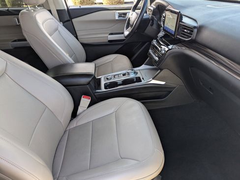 Used 2024 Ford Explorer Limited image 12