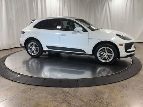 Used 2024 Porsche Macan image 3